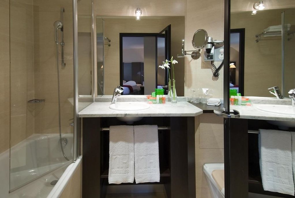Nh Geneva Airport Hotel Meyrin Room photo